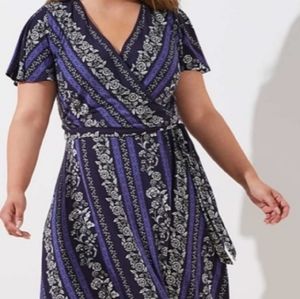 LOFT Plus flowering vine blue & white wrap dress